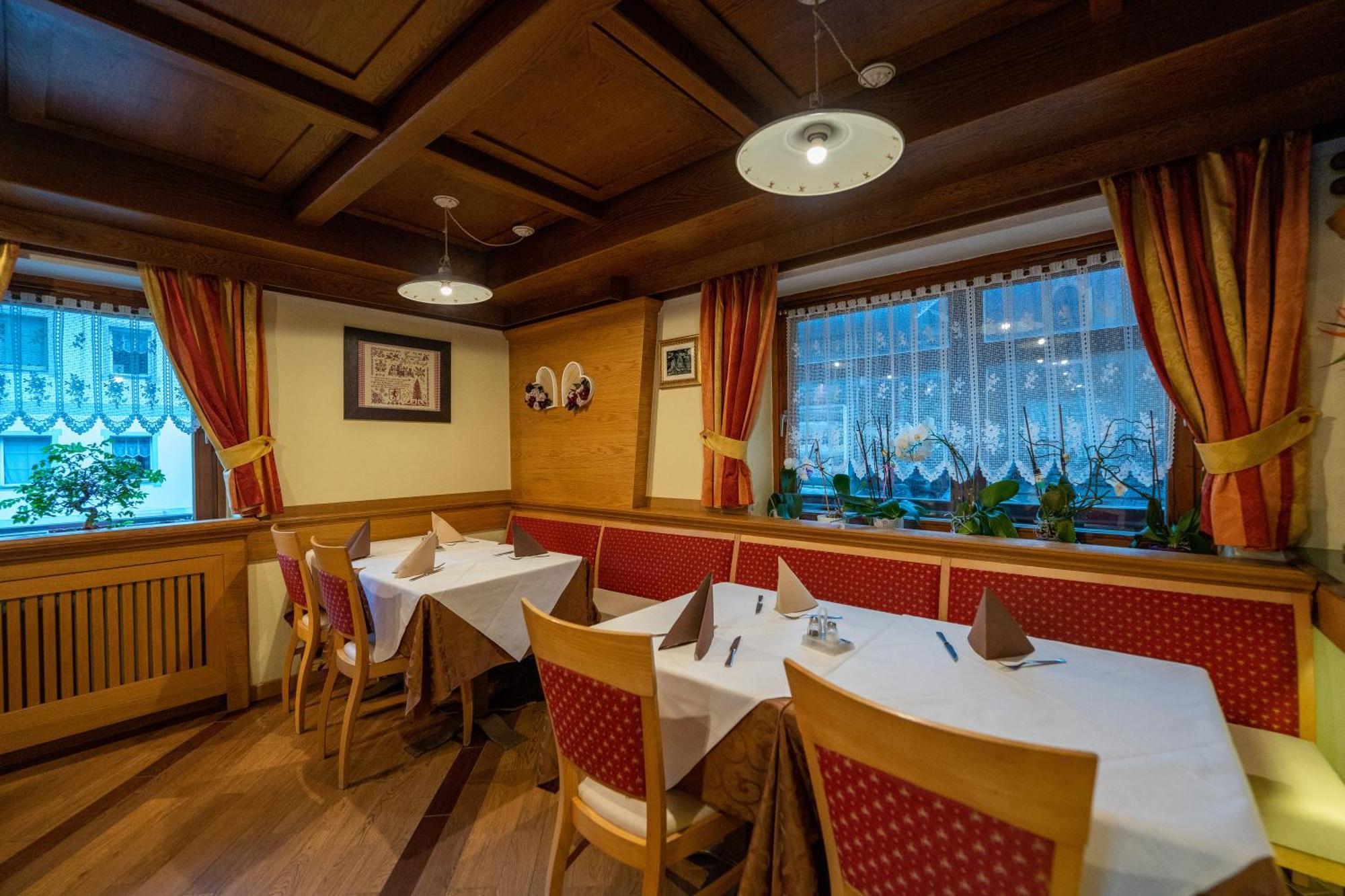 Garni Val Udai Hotel Mazzin Bagian luar foto